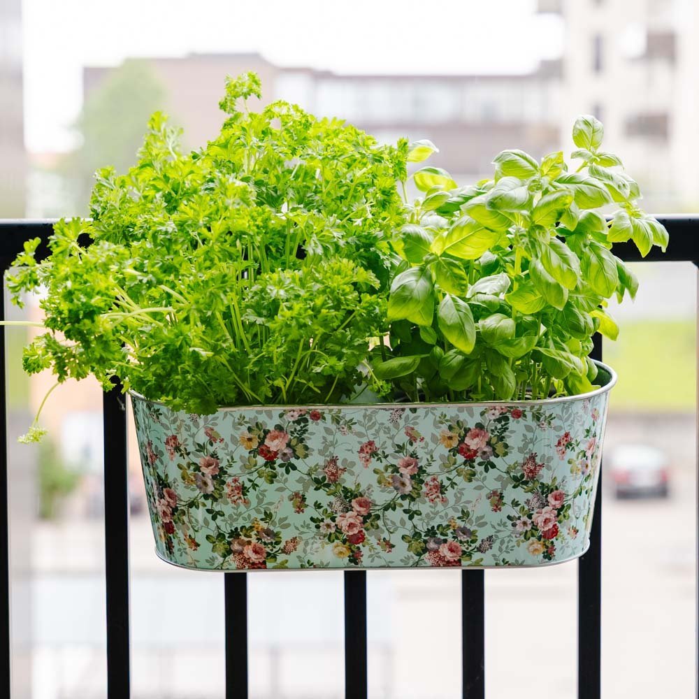 Altankast met haak, L: 39,3 cm B: 28,9 cm H: 26,2 cm