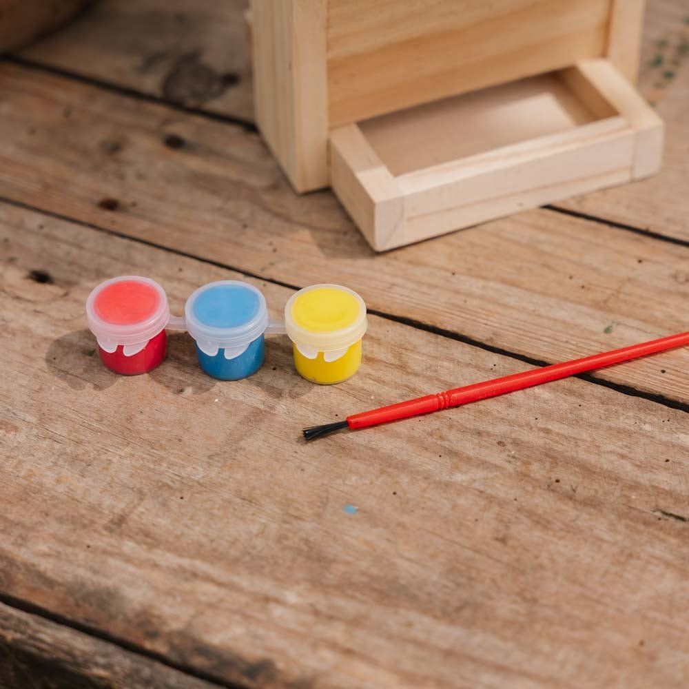 Doe - het - zelf vogelvoederhuisje met verf