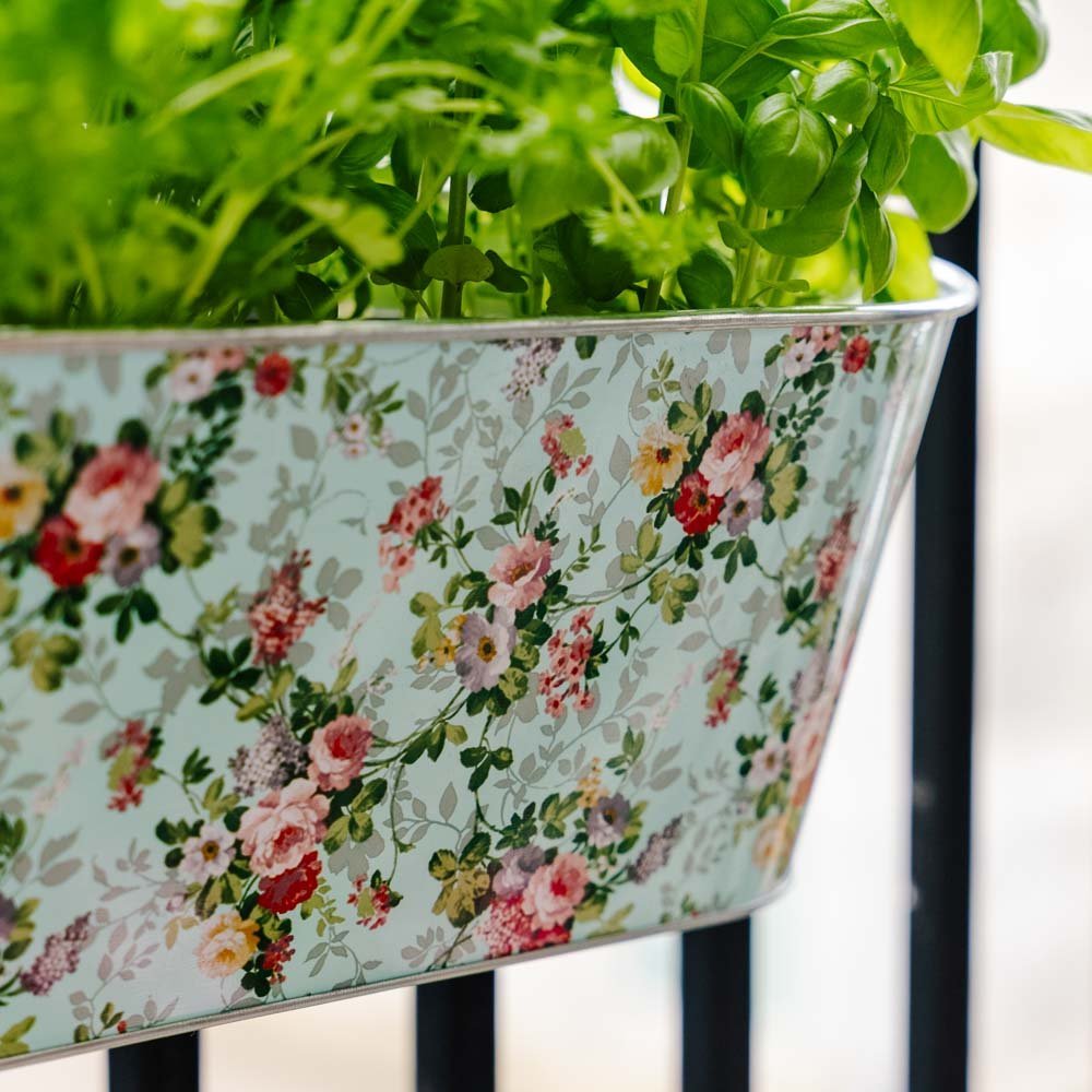 Altankast met haak, L: 39,3 cm B: 28,9 cm H: 26,2 cm