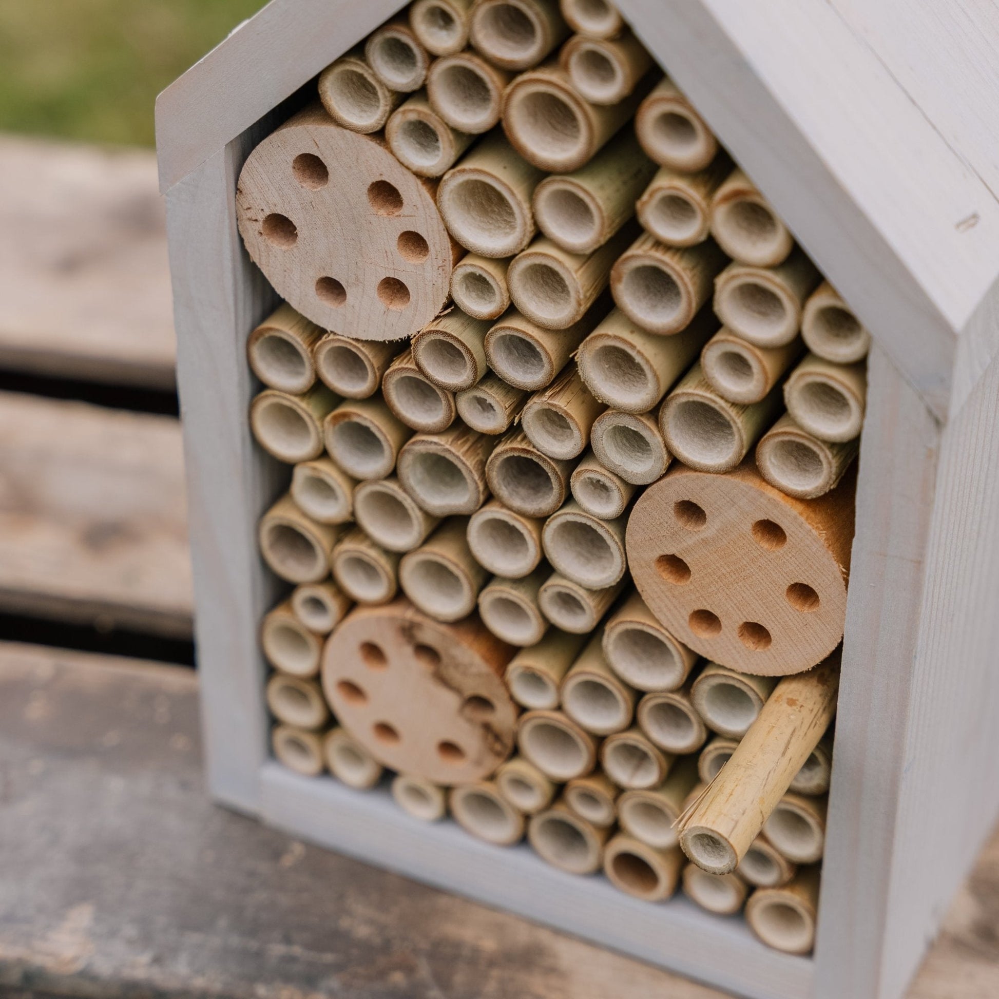 Insectenhotel, Pijnboomhout, L: 14 cm B: 17 cm H: 28 cm