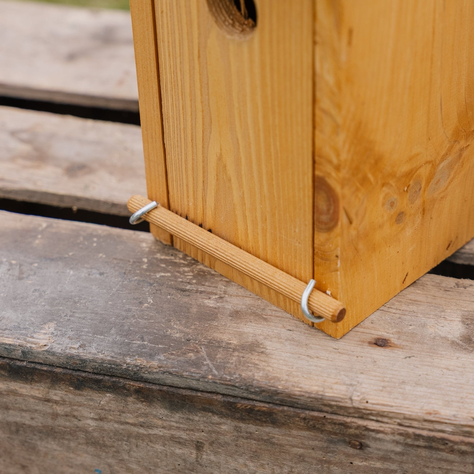 Redekast, grenenhout met zinken dak, L: 19 cm B: 16 cm H: 29 cm