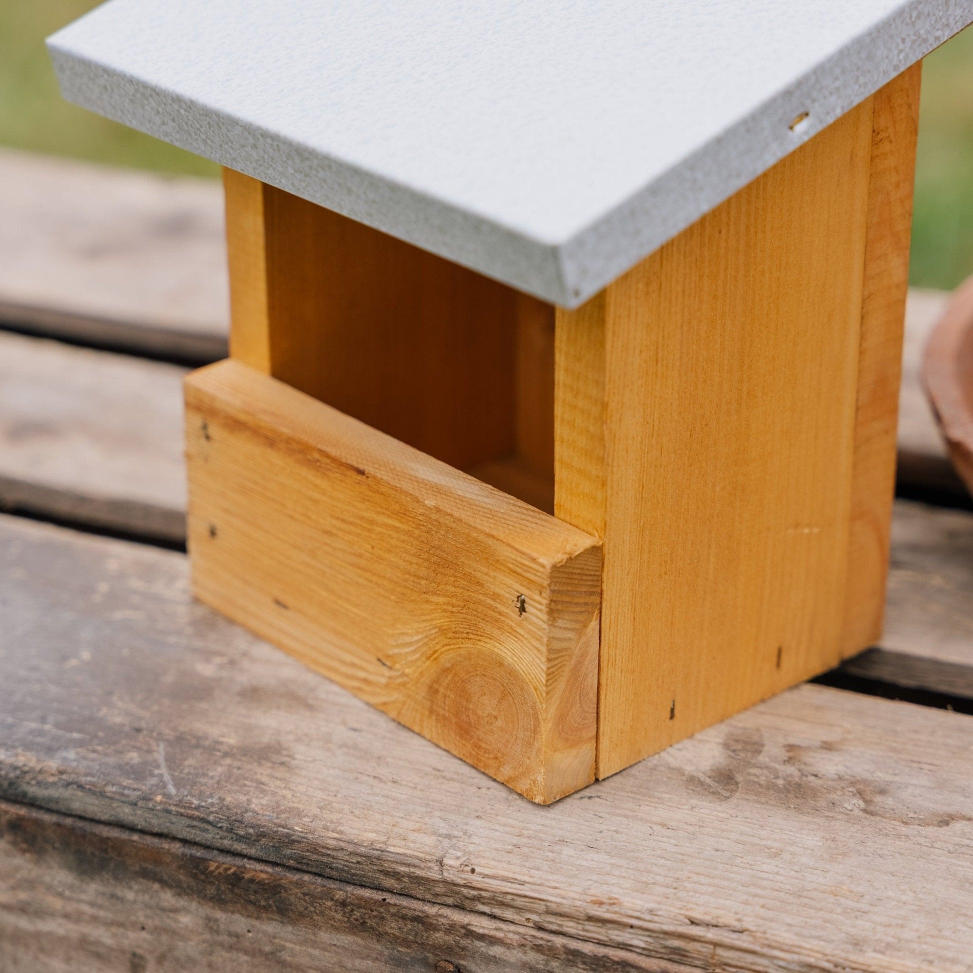 Voederhuis, Roodborstje, L: 13 cm B: 17 cm H: 20 cm